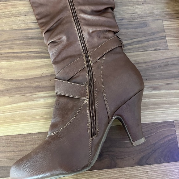Brown heeled boots with buckles size 8.5 - Picture 4 of 4